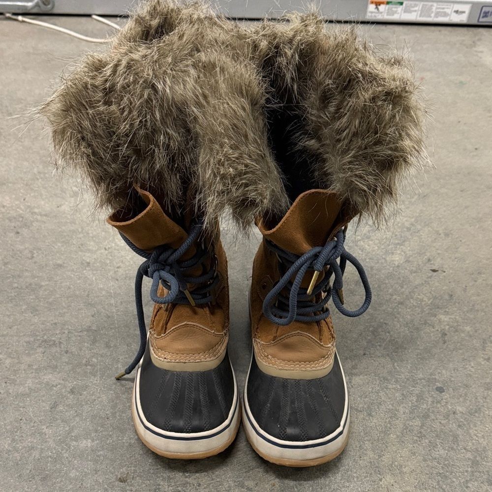 Sorel Tan and Black Fur-Lined waterproof Boots